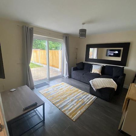 Lovely 1-Bedroom Apartment With Garden And Parking Stone  Ngoại thất bức ảnh