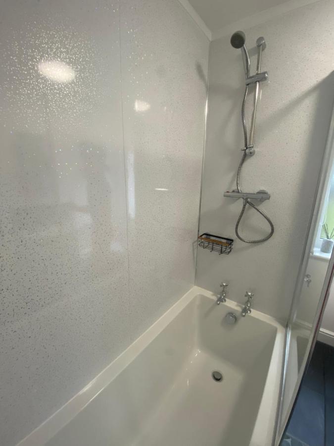 Lovely 1-Bedroom Apartment With Garden And Parking Stone  Ngoại thất bức ảnh